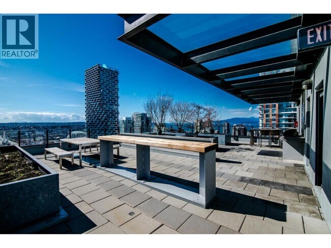 Photo du bâtiment - 1325 Rolston St