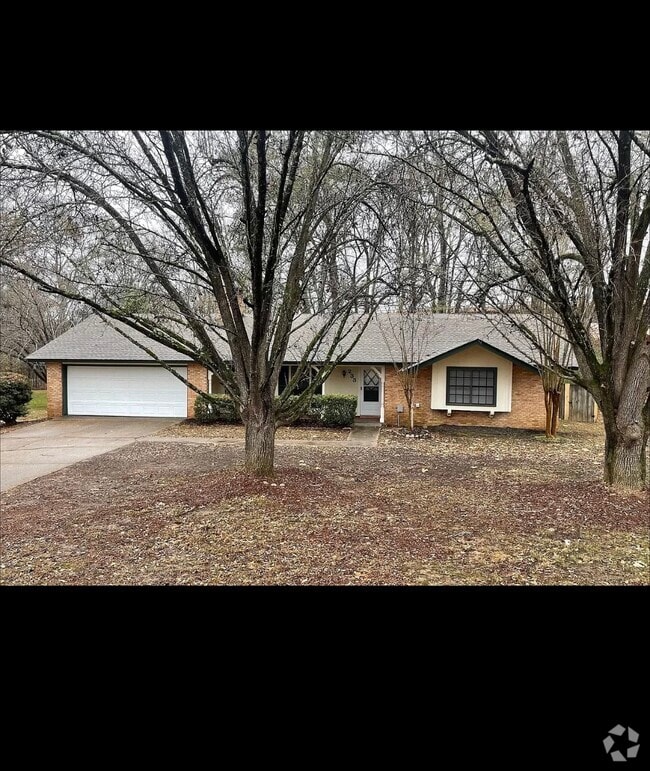Building Photo - 233 Pecan Creek Dr