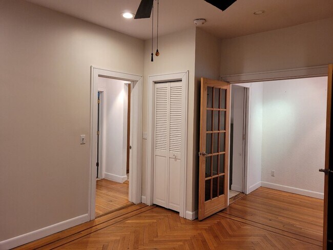 Foto del edificio - 325 E Olive St