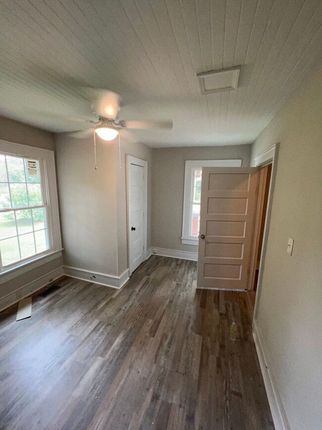 Building Photo - Spacious 4 Bedroom House in Wilson *MOVE I...