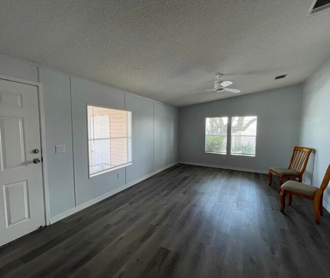 Foto del edificio - 8179 Sandwedge Terrace