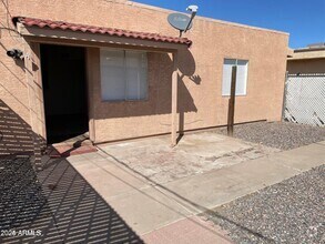 Building Photo - 585 W 20th Ave