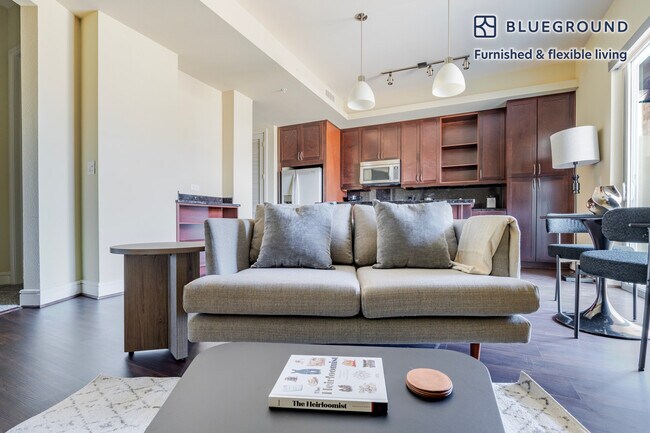 Foto del edificio - 214 Barton Springs Rd