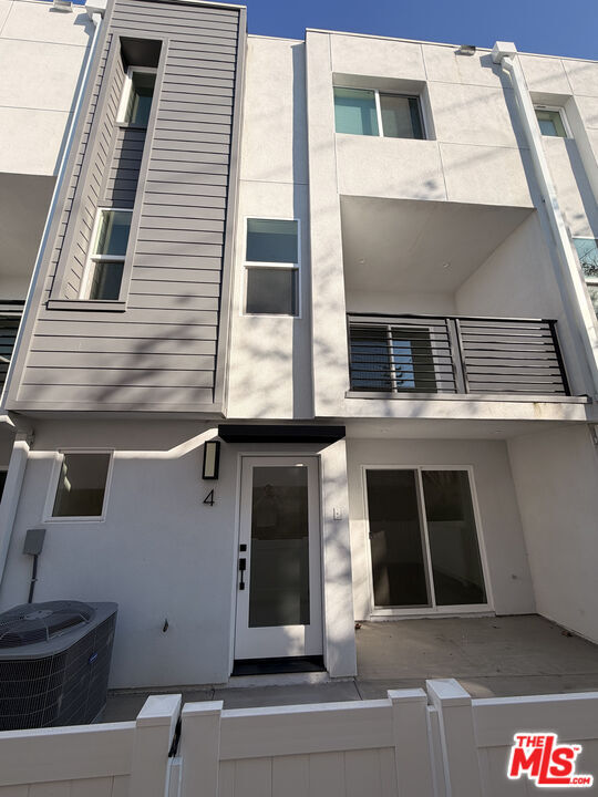 Foto del edificio - 121 E 223rd St