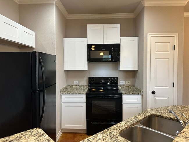 Building Photo - Town home for rent