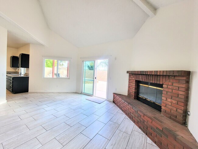 Foto del edificio - Pool House By Temecula Mall- Just Pure Ele...