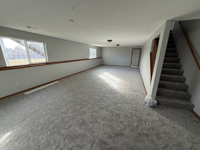 Building Photo - 816 S Longbranch Dr