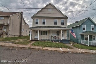 Building Photo - 19 W Bergh St