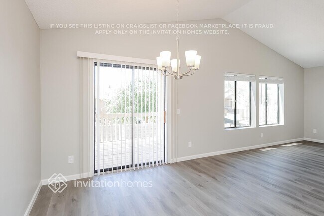 Building Photo - 921 S Val Vista Dr
