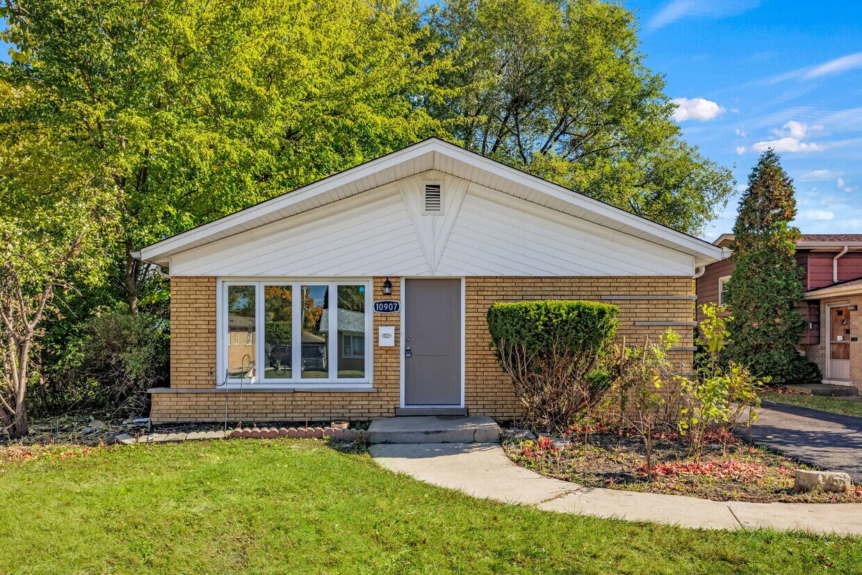 Primary Photo - 10907 S Normandy Ave