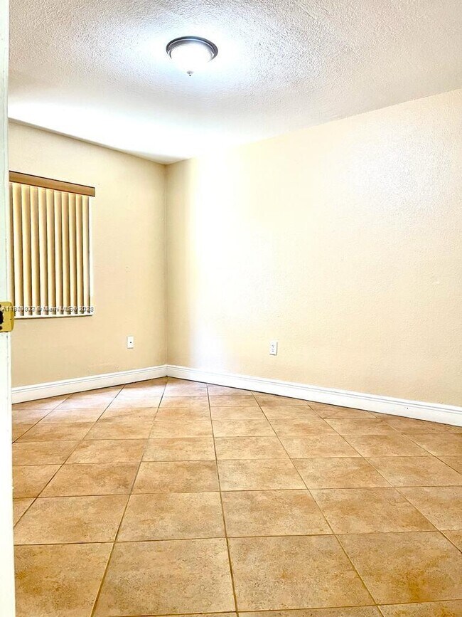 Foto del edificio - 3021 W 76th St