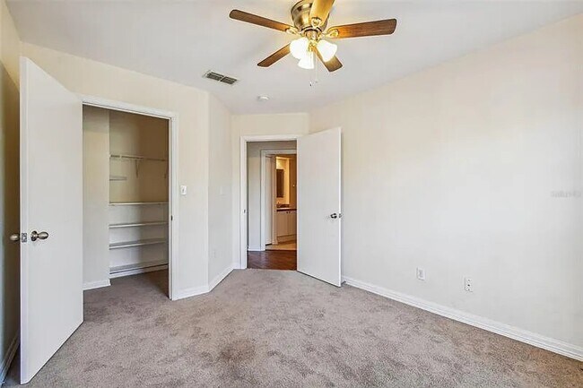 Foto del edificio - 4008 Palmetto Palm Ct