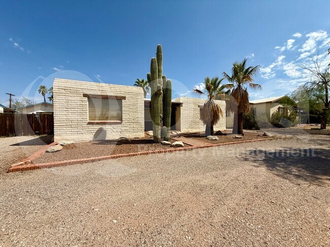 Building Photo - 841 E Seneca St