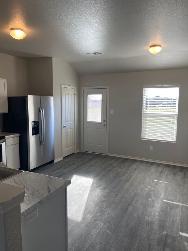 Foto del edificio - *Pre-leasing* Four Bedroom | Two Bathroom ...