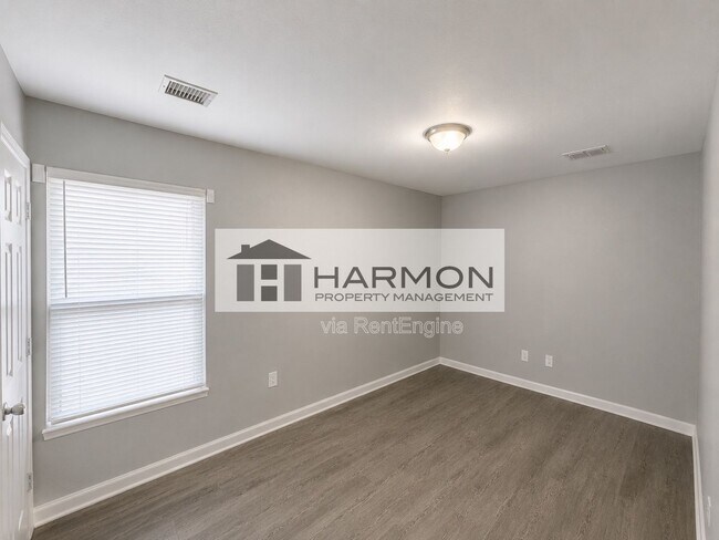 Foto del edificio - 816 N Crestway Ave