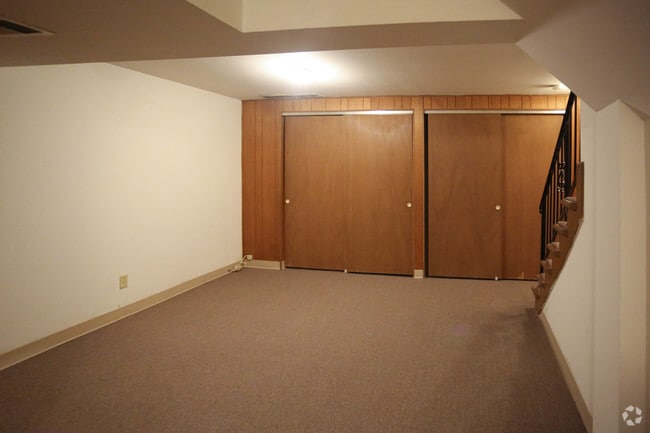 Interior Photo - Villa Estates