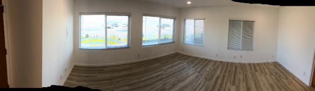 Building Photo - 2209 Ocean Front Walk