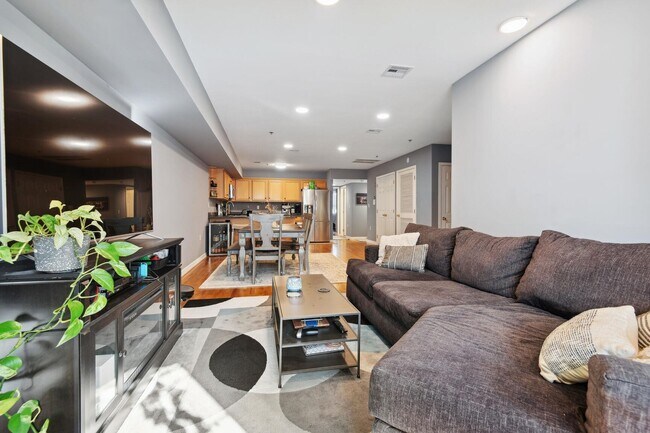 Building Photo - 505 Monroe St