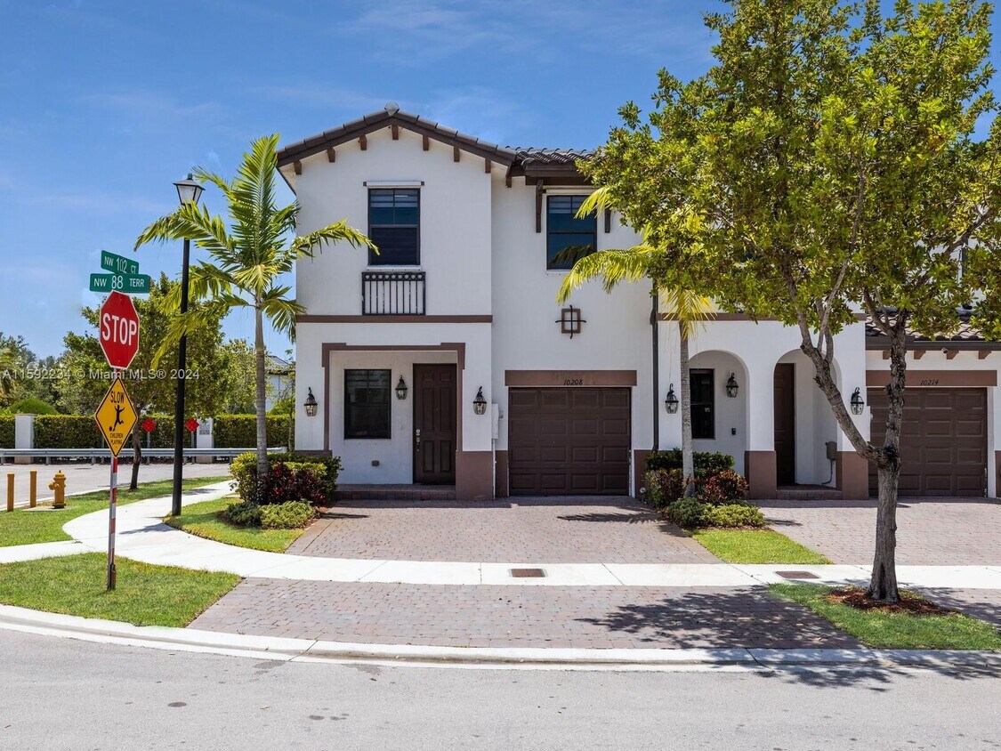 10208 NW 88th Ter, Doral, FL 33178 Townhome Rentals in Doral FL