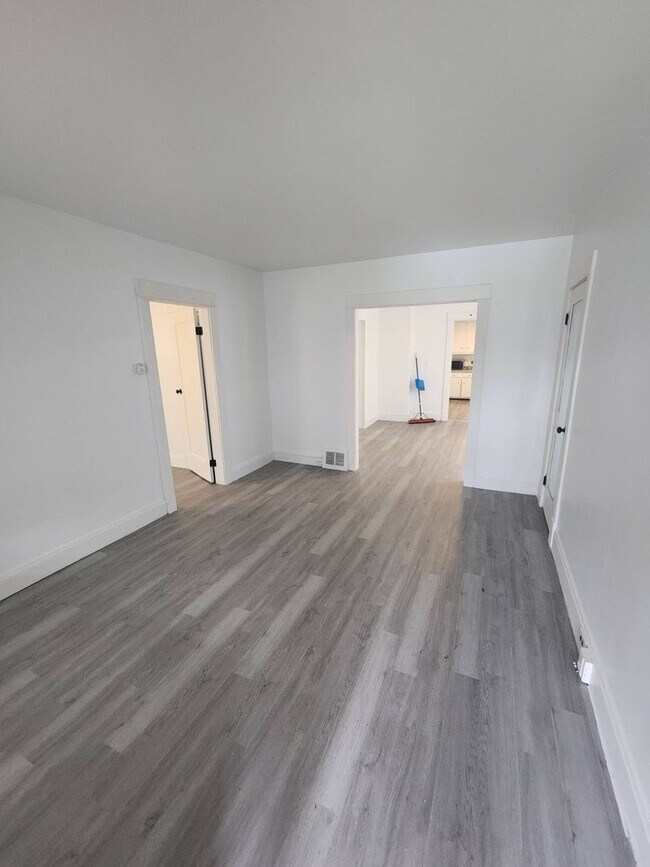 Foto del edificio - 13302 Ferris Ave