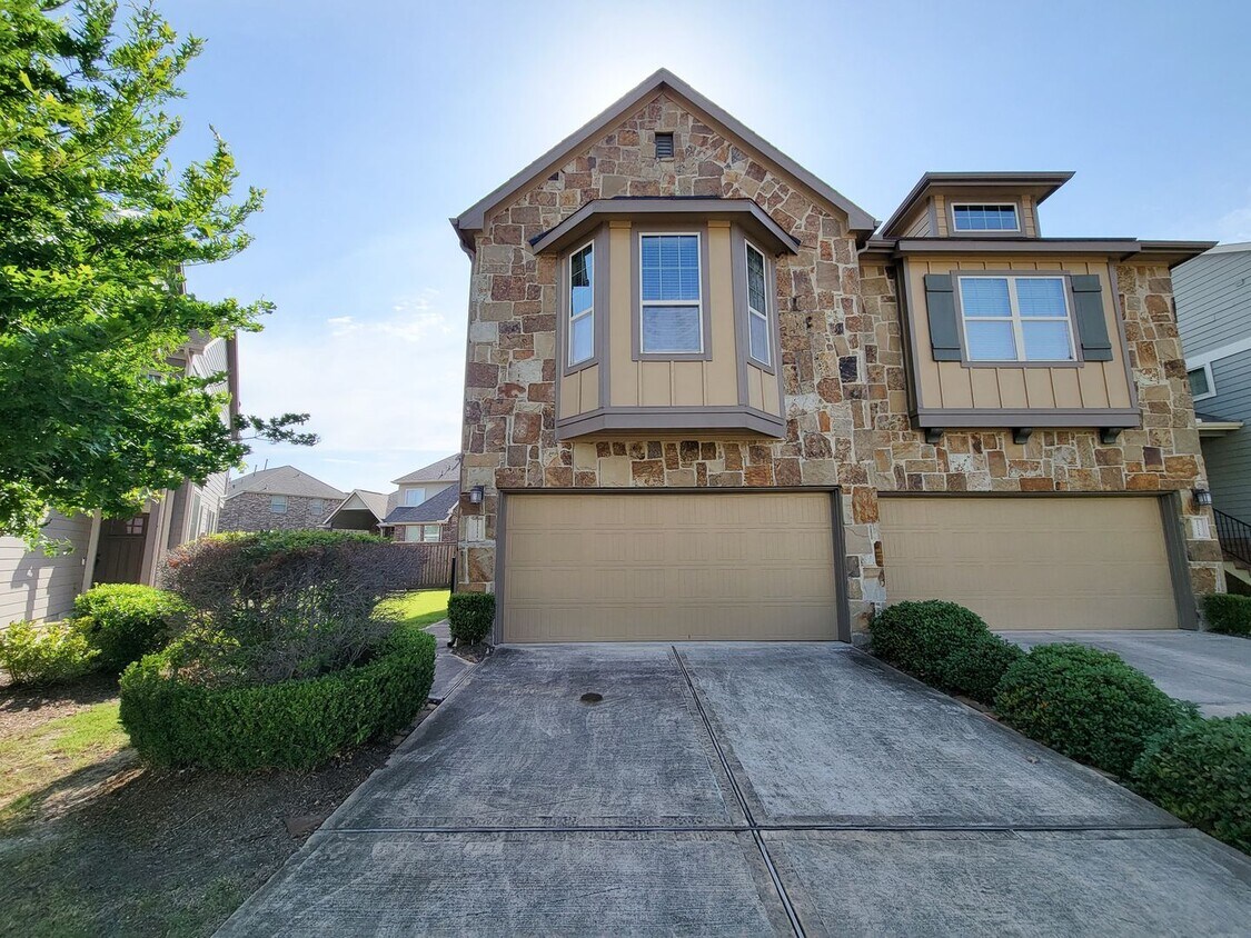Foto principal - NEW 3 BEDROOM 2.5 BATH 2 CAR GARAGE HOME I...