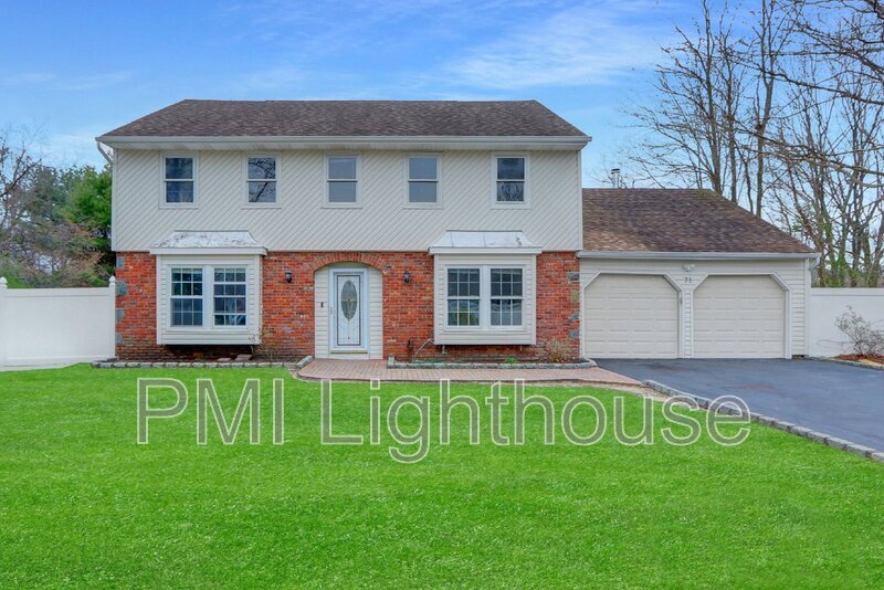 71 Lambeth St, Holbrook, NY 11741 House Rental in Holbrook, NY