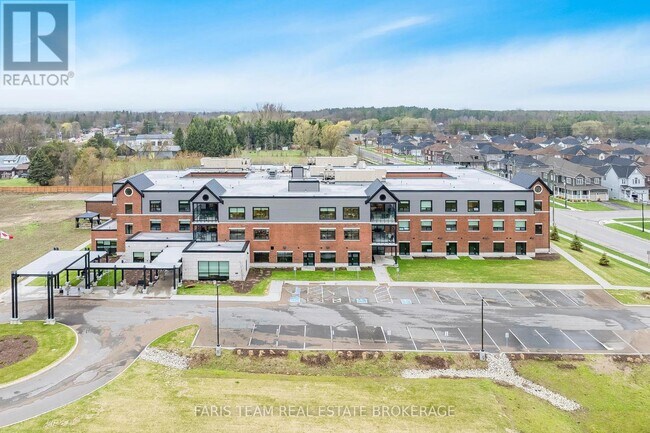 Photo du bâtiment - 301 Junction Rd
