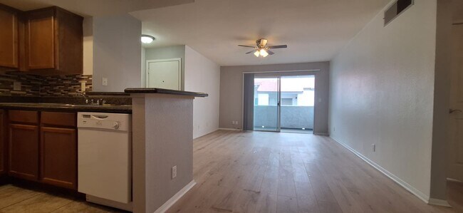 Foto del edificio - 1455 E Katie Ave