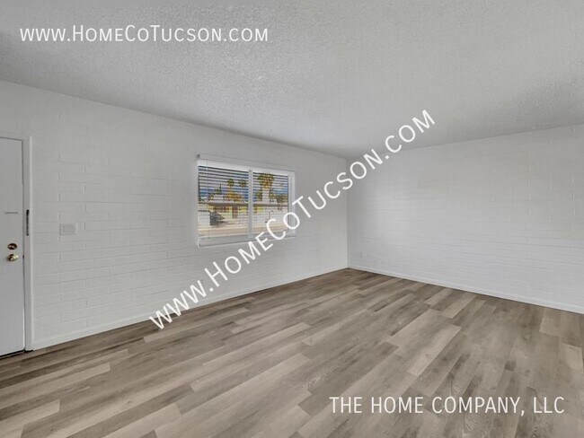 Building Photo - 3666 E Ellington Pl