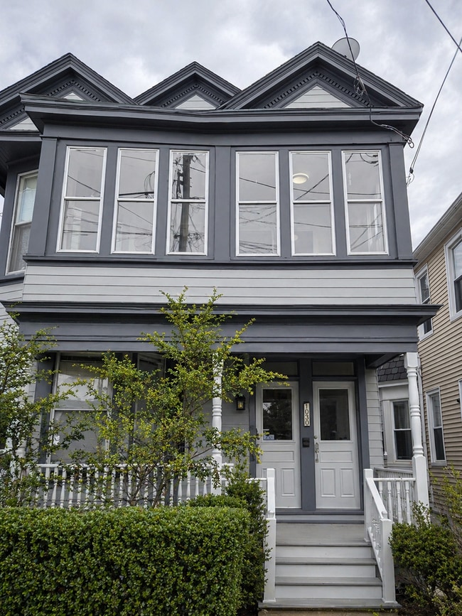 Building Photo - 1030 19th St