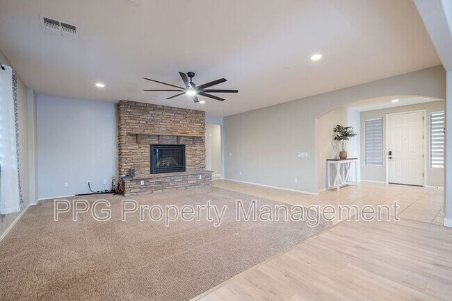 Foto del edificio - 18465 W Desert Ln