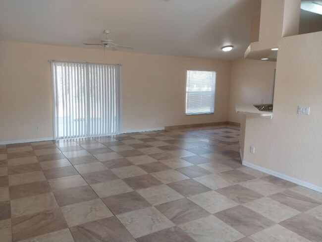 Foto del edificio - 6886 Babbit Ave