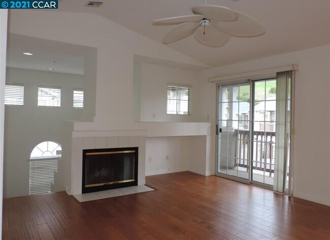 Building Photo - 801 Destiny Ln