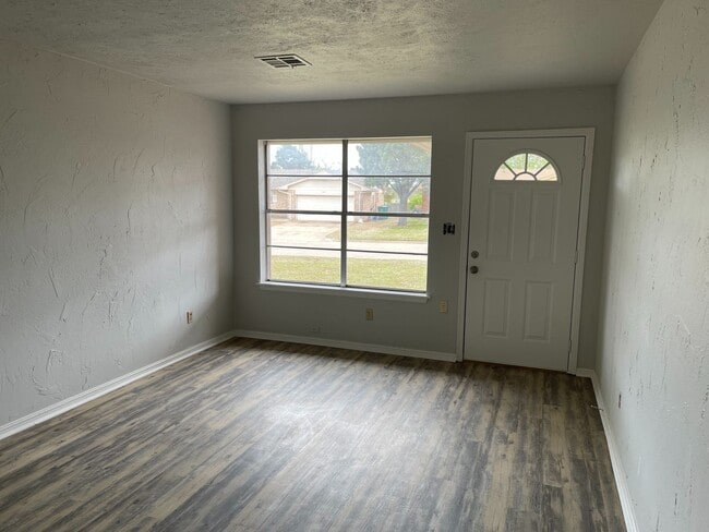 Photo - 3 bedroom home for rent in SW OKC,  - granite counter-tops! new stainless gas range and new dishw...