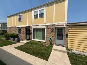 Building Photo - 20124 Oak Ln