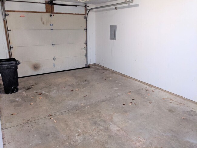 Foto del edificio - 2 bedroom 1.5 bath ranch style duplex in F...