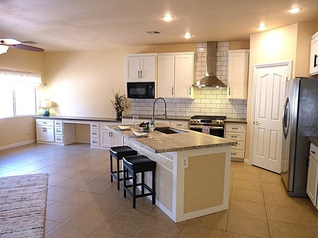 Building Photo - 81 Dow Jones St