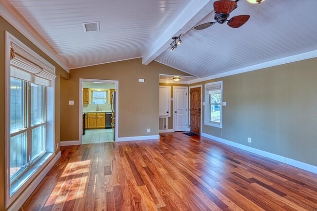 Building Photo - 821 Laura Belle Dr