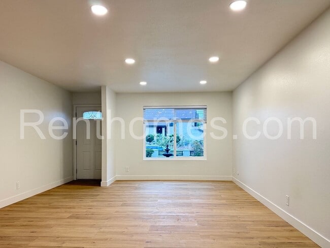 Building Photo - 9342 Twin Mountain Cir