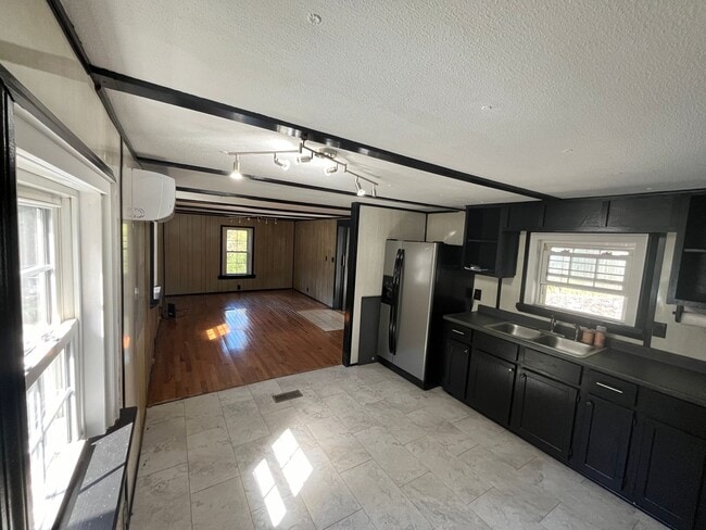 Building Photo - $1500 — 2 BEDROOM 1 BATH — Off Howard Gap Rd