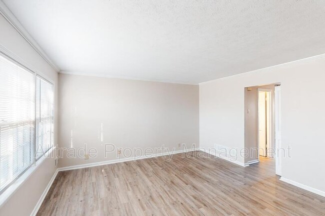 Foto del edificio - 4809 Sebree Ln