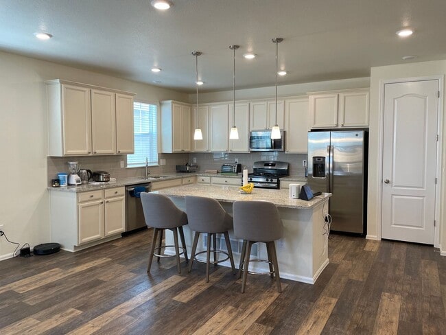Building Photo - Beautiful Ranch-Style 3 bed, 2 Bath House ...