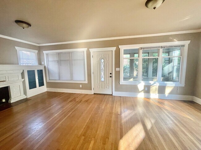 Living room - 4721 5th Ave NE