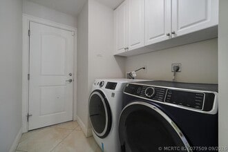 Building Photo - 408 S Country Club Dr