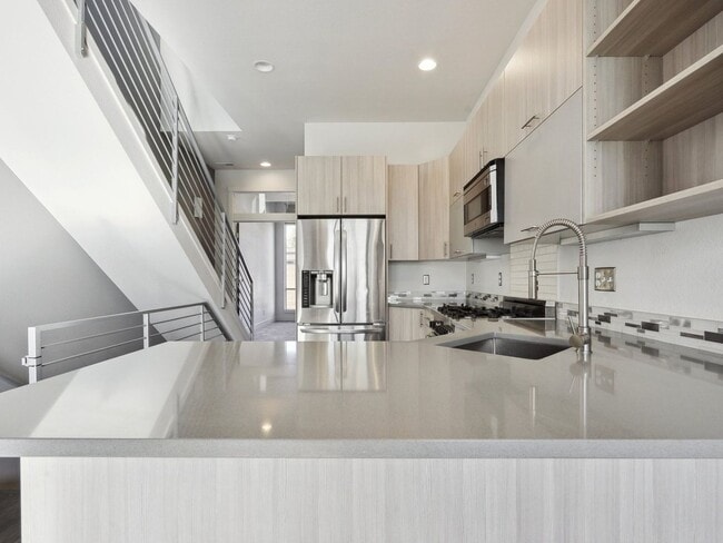 Building Photo - 1030 W 37th Ave