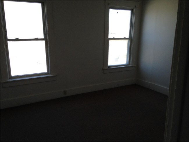 Building Photo - 1528 5th St