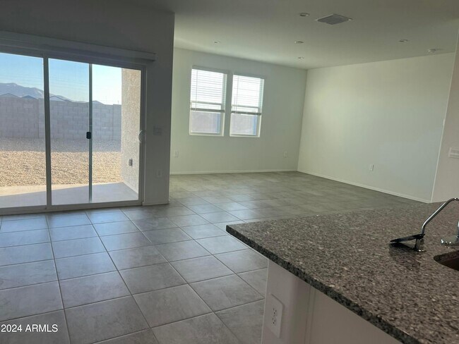 Building Photo - 1575 E Lardner Dr
