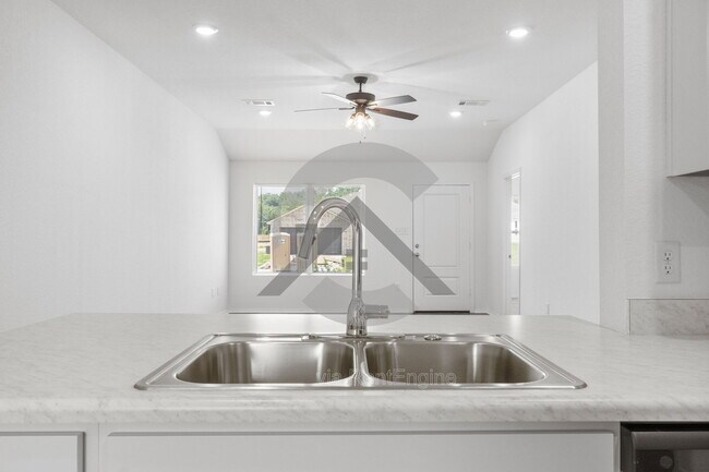 Building Photo - 11 E Reliance Ct