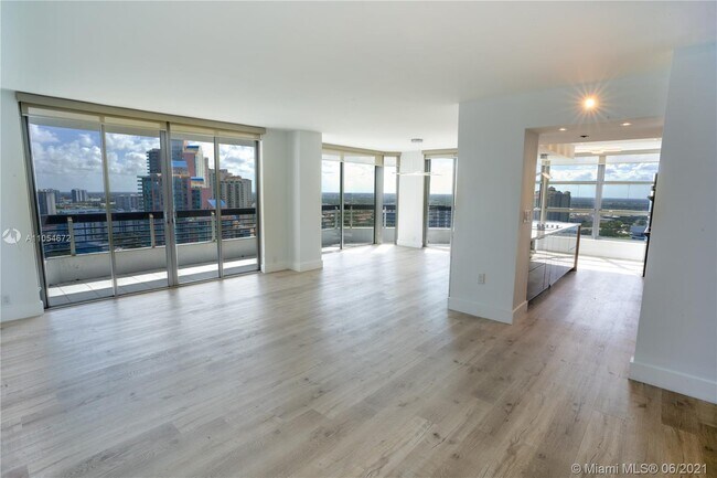 Foto del edificio - 3530 Mystic Pointe Dr