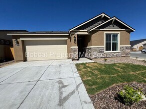 Building Photo - 1484 W Sunset Way